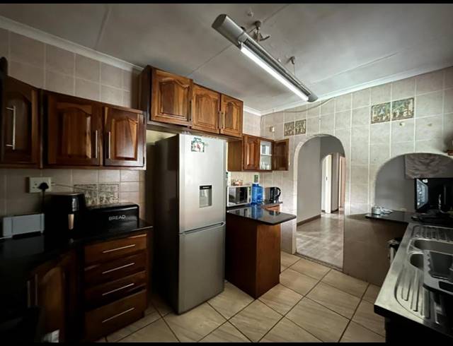 3 BEDROOM PROPERTY TO RENT IN BONAERO PARK